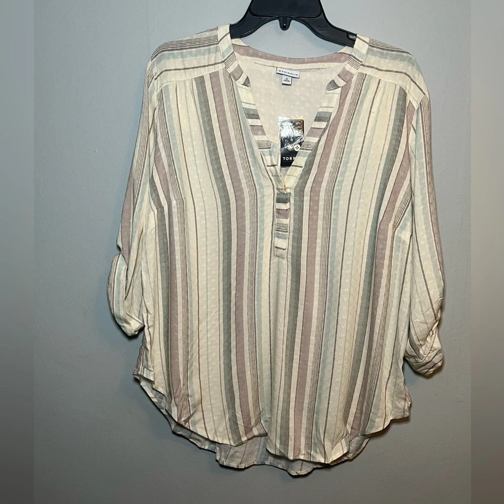 Torrid Harper 3/4 Sleeve Pullover Blouse - Picture 2 of 12